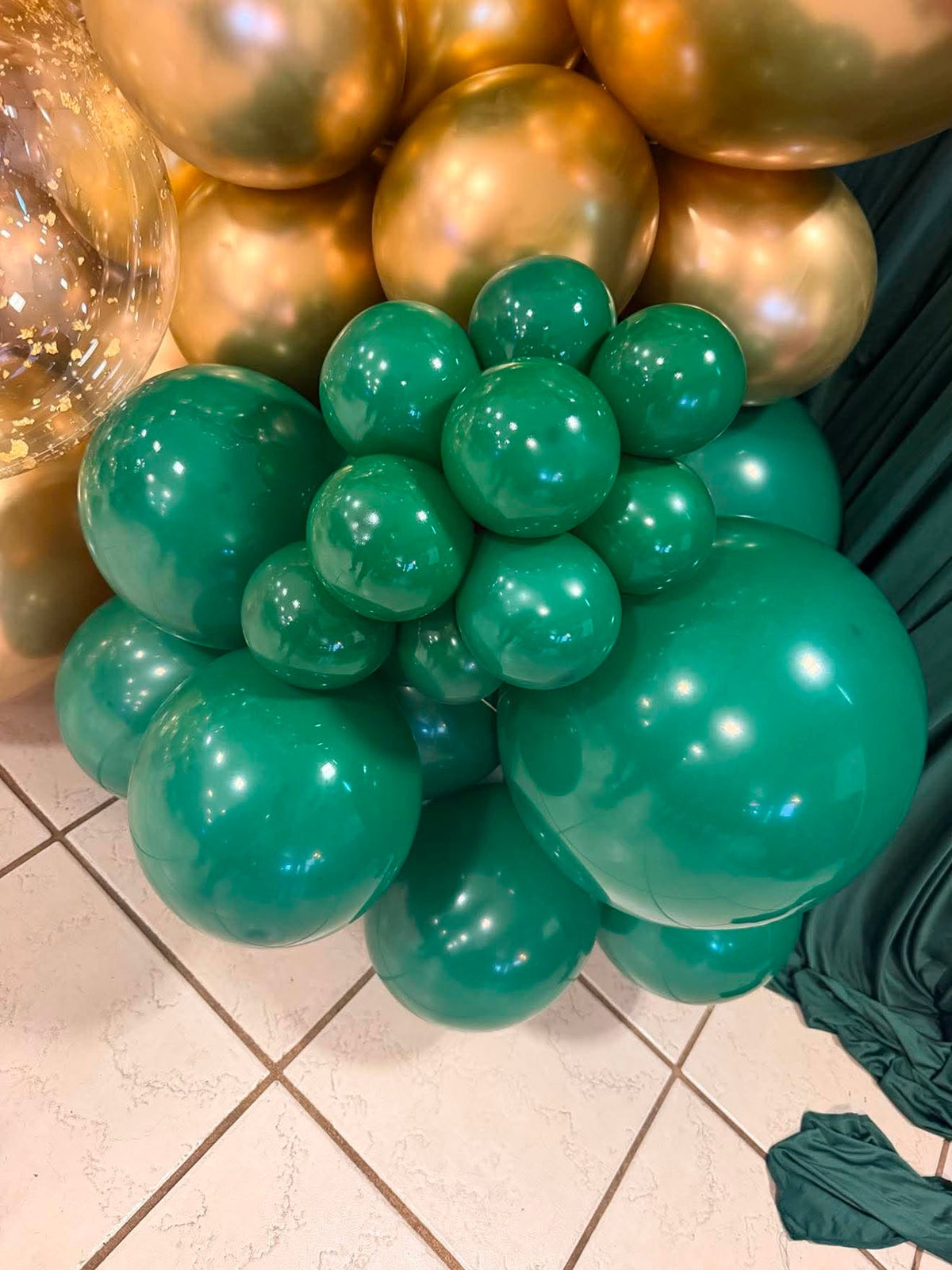 12" hunter Green latex balloons