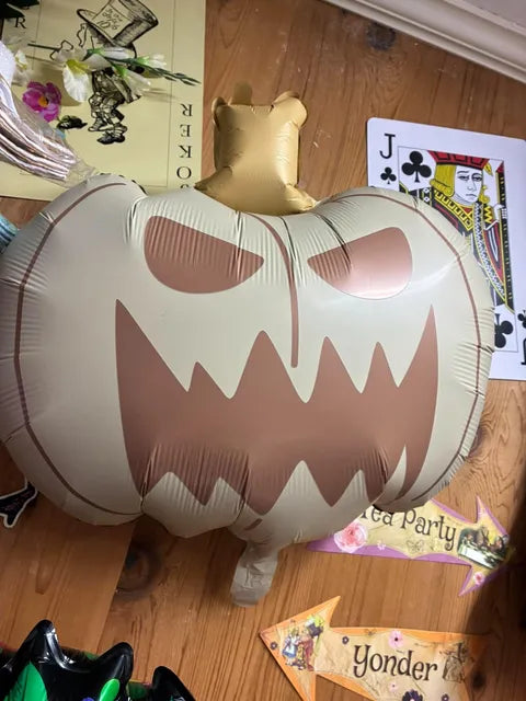 halloween haunted pumkin beige