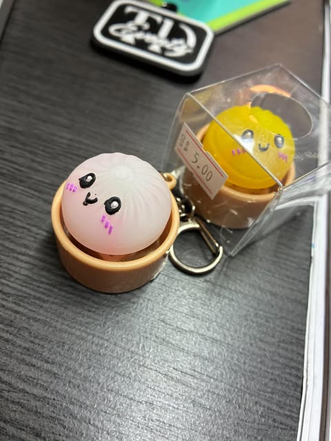 LIGHTUP DUMPLING CLICKERS KEYCHAIN