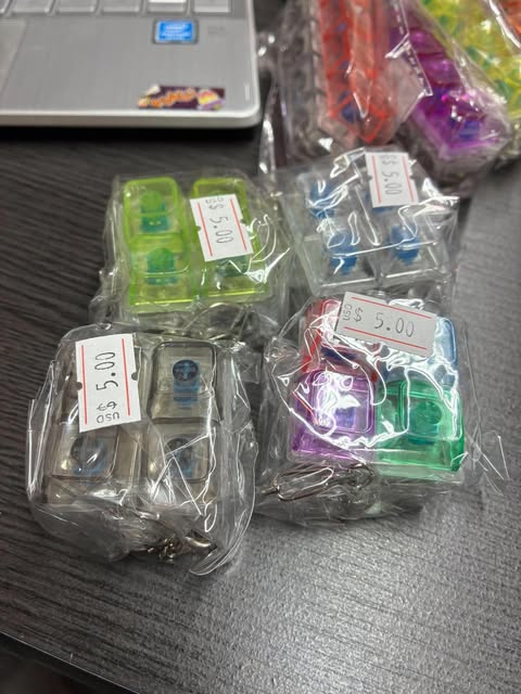 SQUARE KEYS KEY CHAIN CLICKER